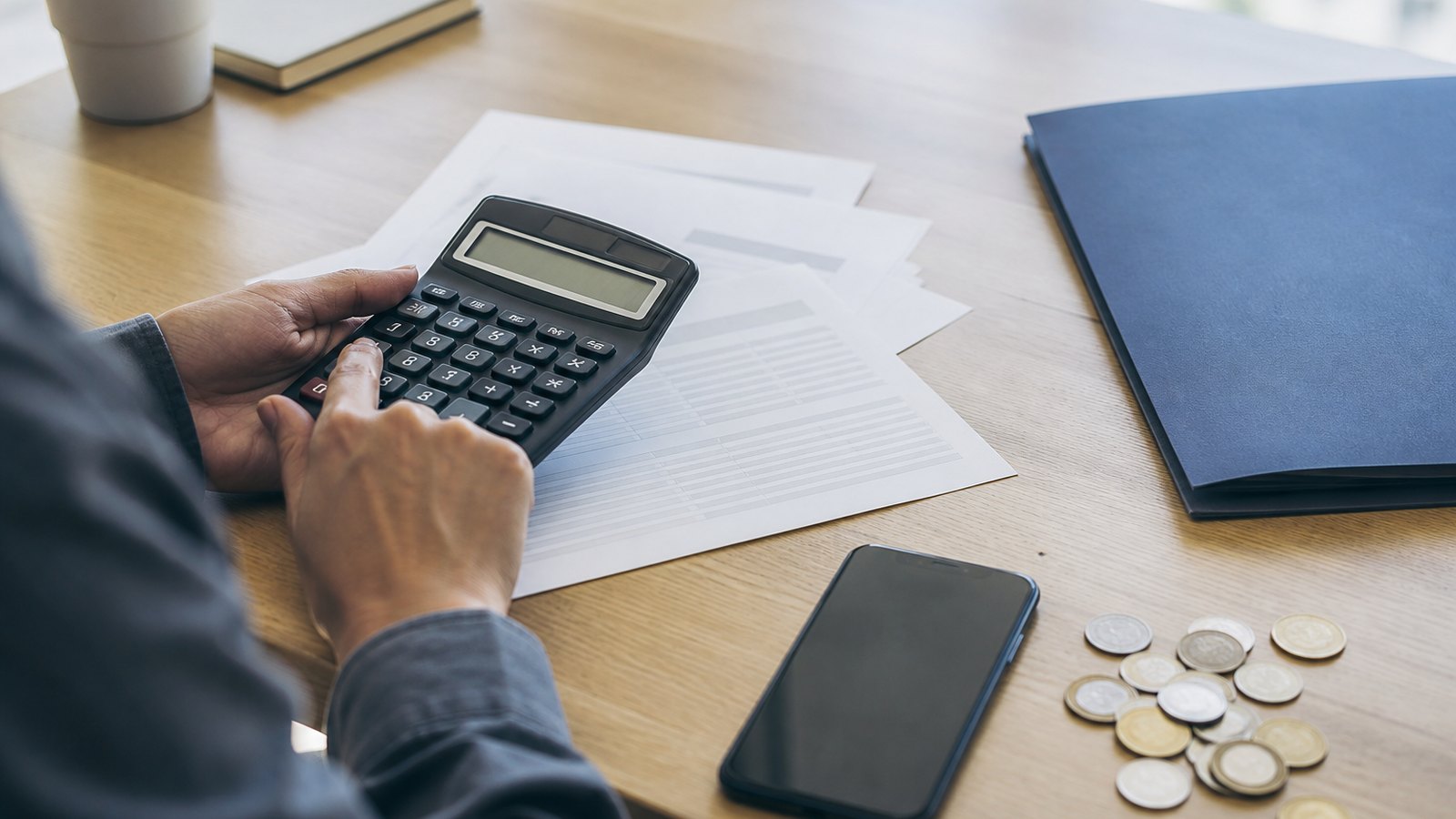 How to Evaluate a High-Yield Savings Account — related editorial scene